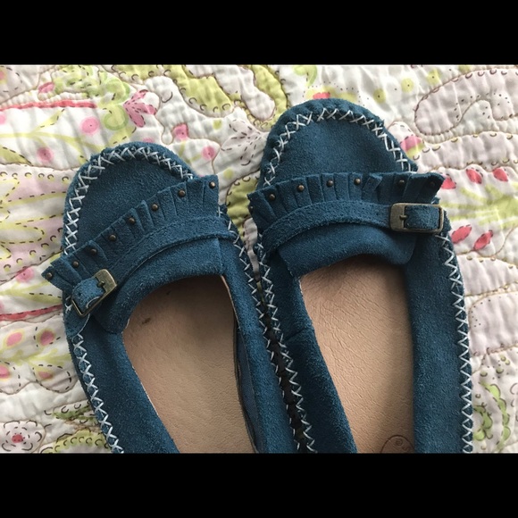 Peace suede Mocs - Picture 6 of 6